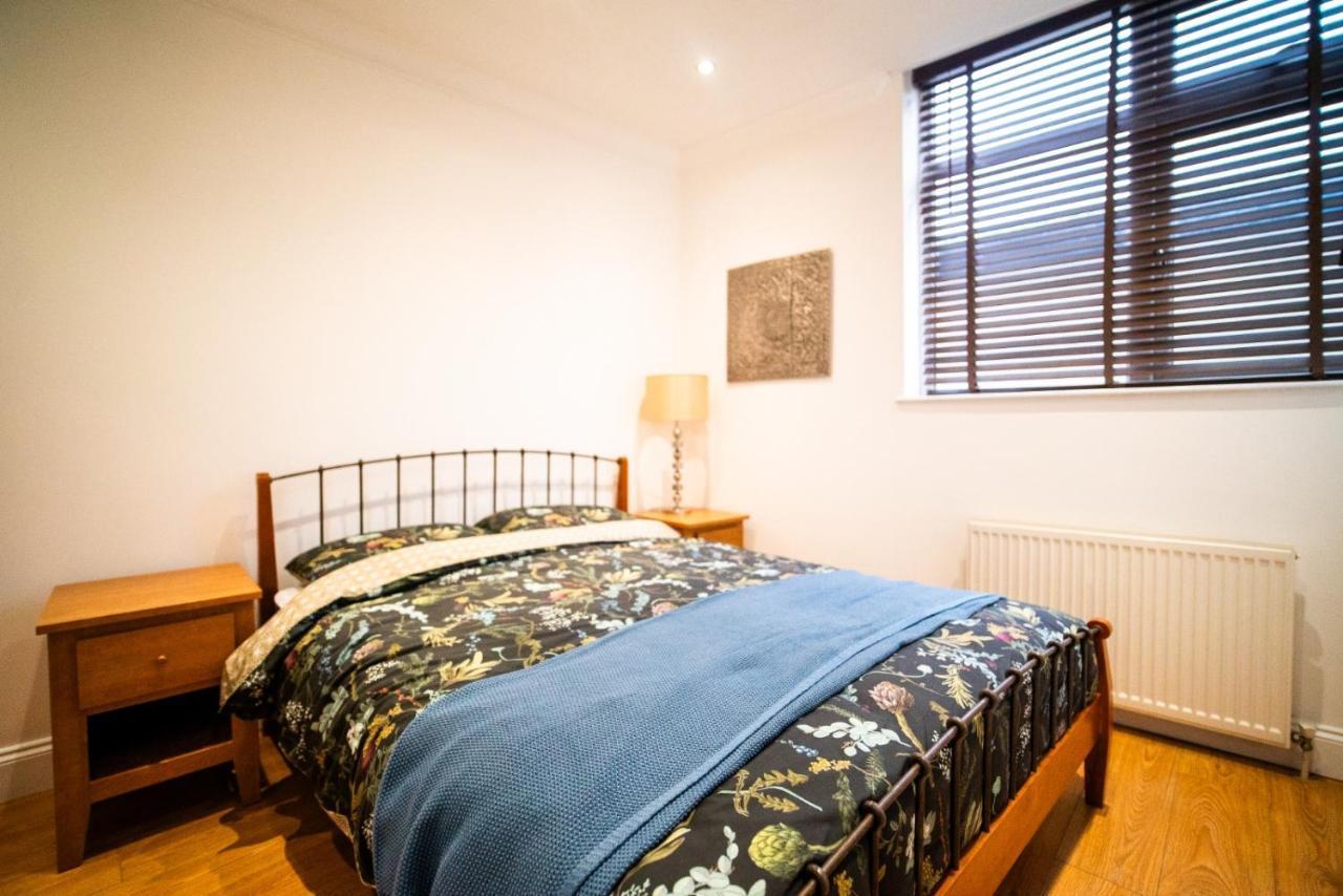 Stay With Serena Homes , One Bedroom Apartment Purley Eksteriør bilde